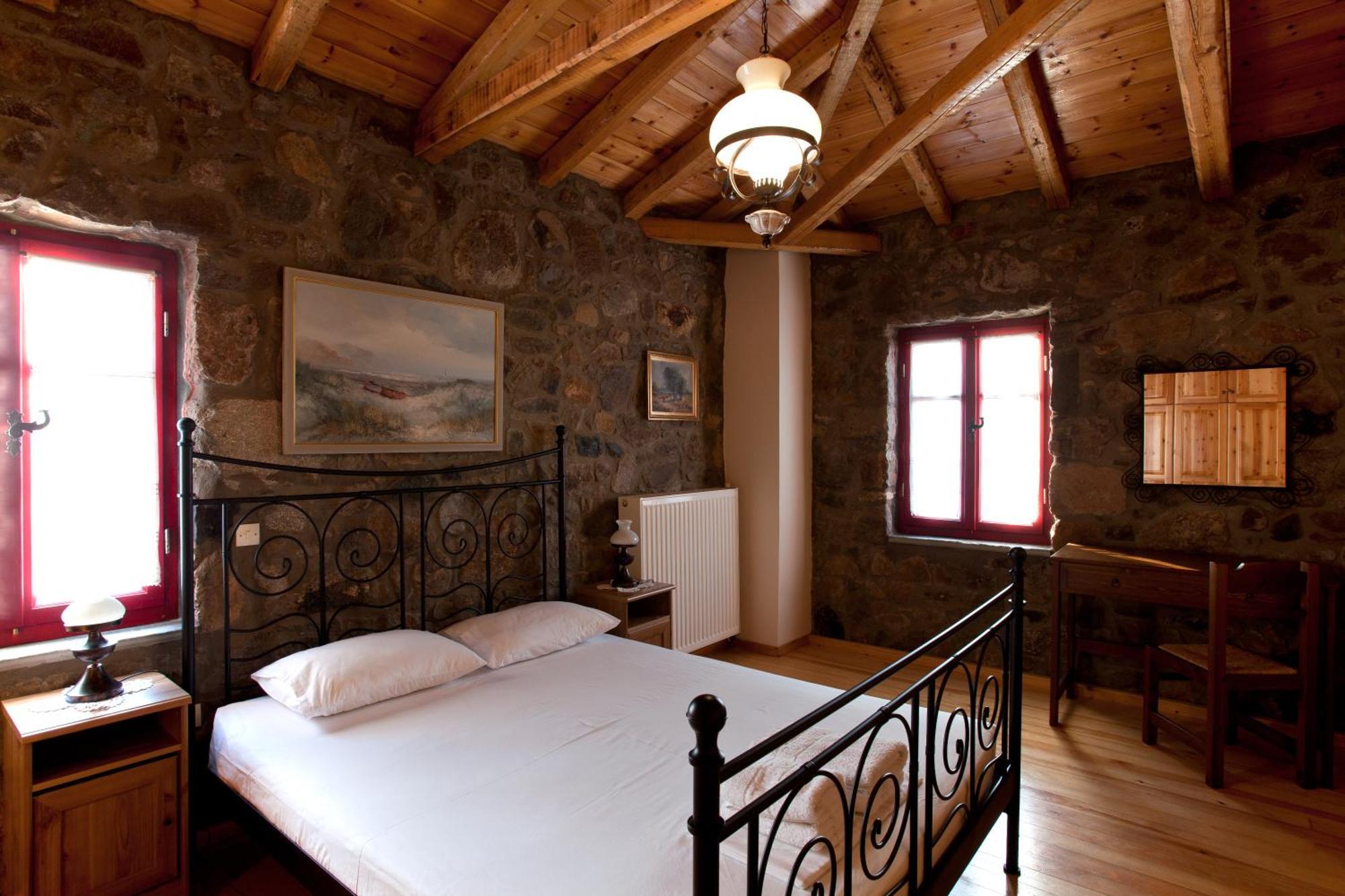 Stone Houses Kontias Стая снимка